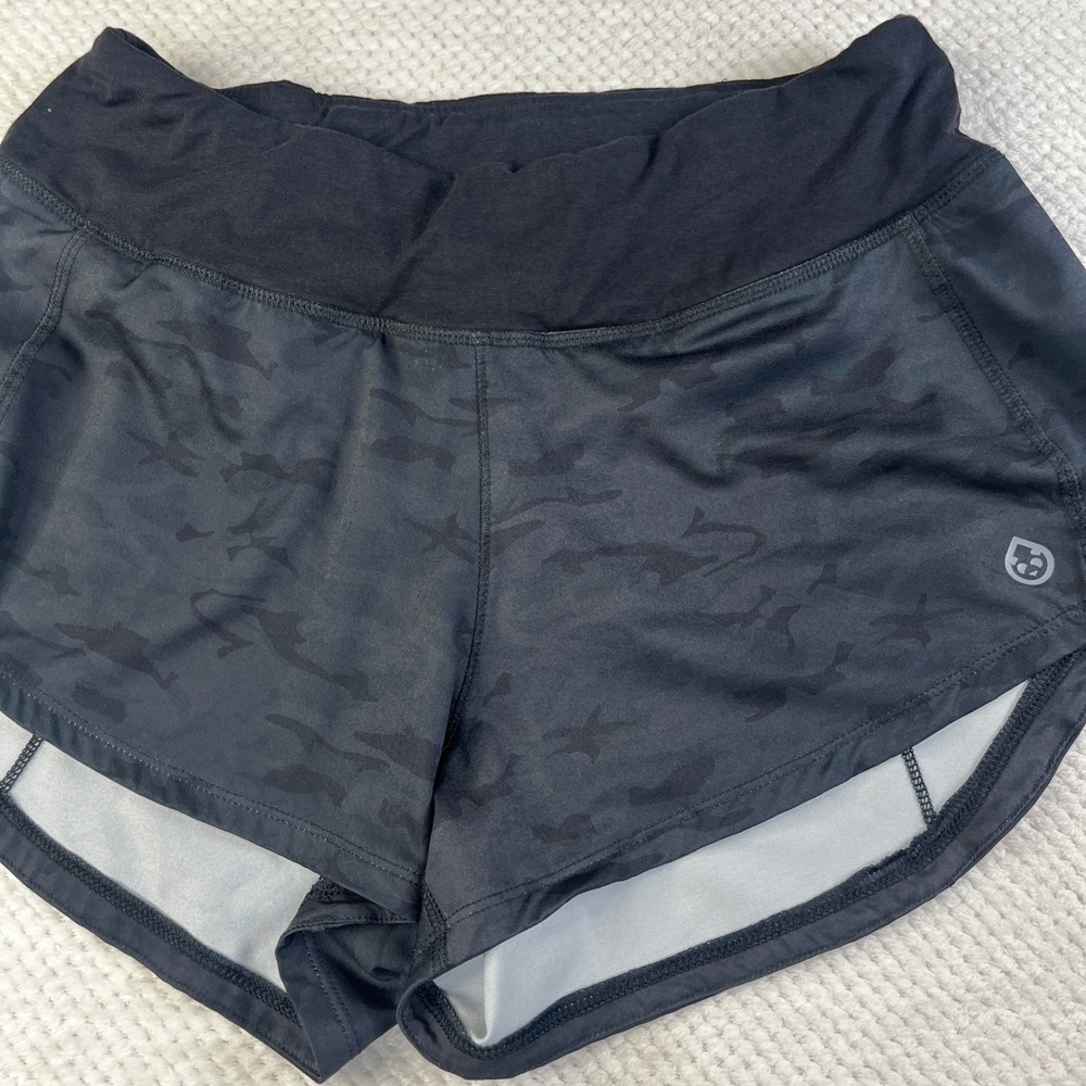 Tasc Performance Womens Black Camo Running Shorts Zipper Pocket Size M